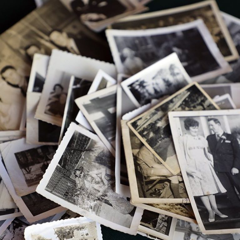 pile-of-old-photos
